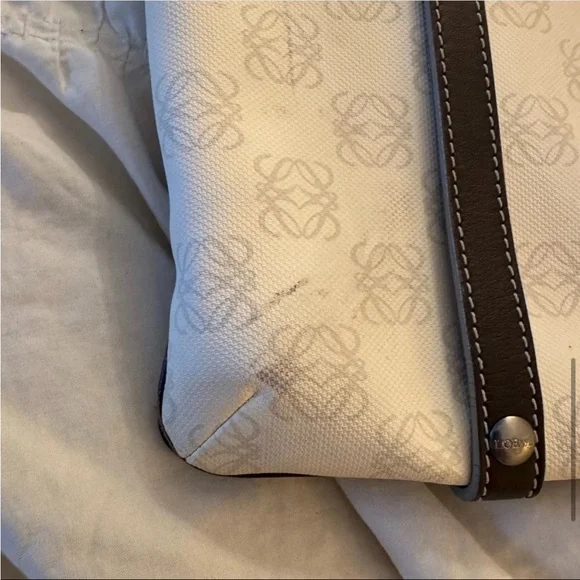 Loewe Anagram Tote Bag with Authentication card - Picture 4 of 13